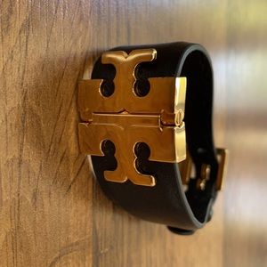 TORY BURCH. Gold/leather cuff